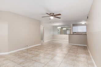 10835 Braes Bend Dr in Houston, TX - Building Photo - Building Photo