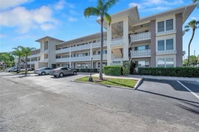 1235 S Highland Ave in Clearwater, FL - Building Photo - Building Photo