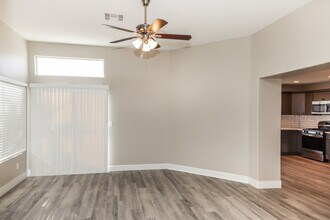 405 Rocky Rd in Henderson, NV - Foto de edificio - Building Photo