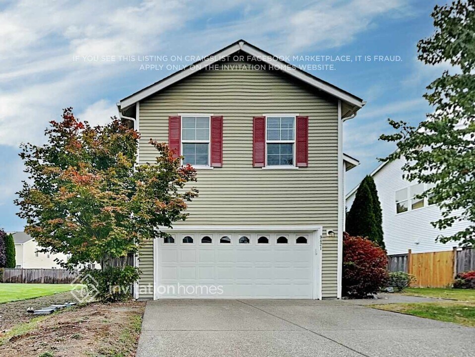 9421 185th St Ct E in Puyallup, WA - Foto de edificio