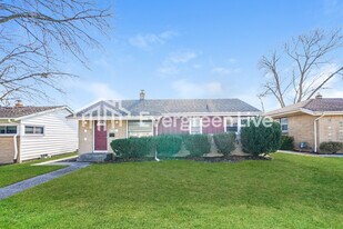 8715 W Lawrence Ave in Milwaukee, WI - Building Photo