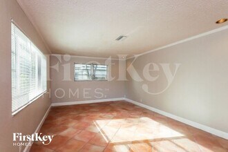120 SW 7th Terrace in Hallandale Beach, FL - Building Photo - Building Photo