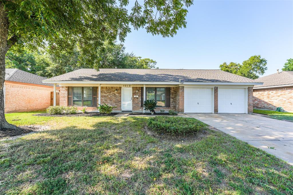 7015 Pine Vista Ln in Houston, TX - Building Photo