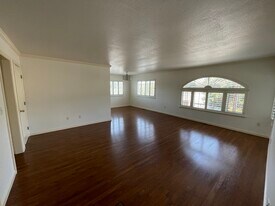 108 Powell Avenue, Unit B in Healdsburg, CA - Building Photo
