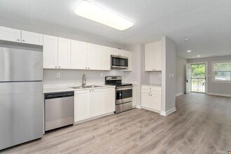 9243 Chelsea Ave in Norfolk, VA - Building Photo - Building Photo