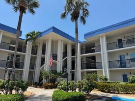 1828 Pine Valley Dr in Ft. Myers, FL - Building Photo