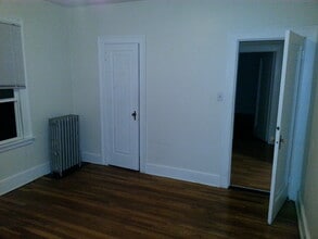 230 Pleasant St in New Britain, CT - Building Photo - Building Photo