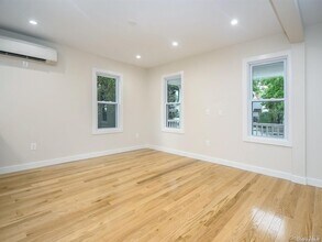 4 S 8th St in New Hyde Park, NY - Building Photo - Building Photo