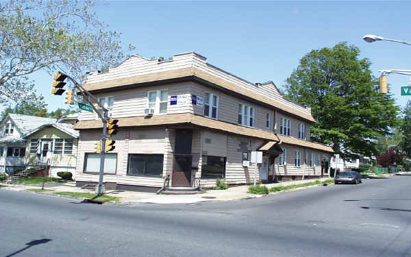 110 Hilton in Union, NJ - Building Photo