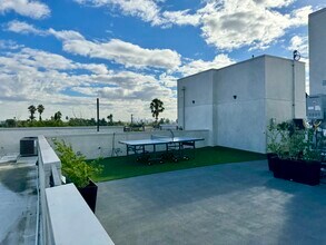 857 N Hayworth Ave in Los Angeles, CA - Foto de edificio - Building Photo