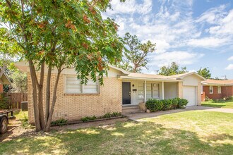 5011 42nd St in Lubbock, TX - Building Photo - Building Photo