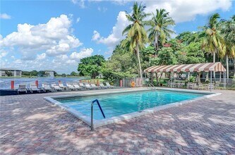 9230 Lagoon Pl, Unit 406 in Davie, FL - Building Photo - Building Photo