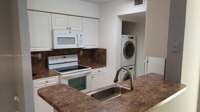 15231 SW 80th St in Miami, FL - Building Photo - Building Photo