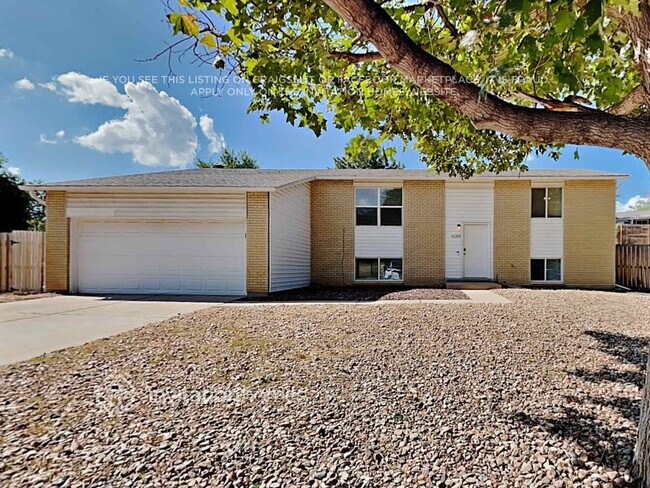 property at 16265 E Hamilton Pl