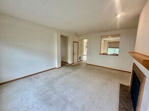 1683 Village Tr in Maplewood, MN - Building Photo - Building Photo
