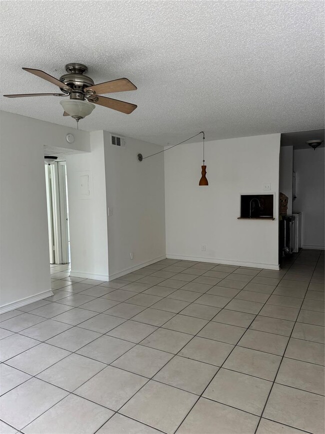 10208 Twin Lakes Dr, Unit 15-F in Coral Springs, FL - Building Photo - Building Photo