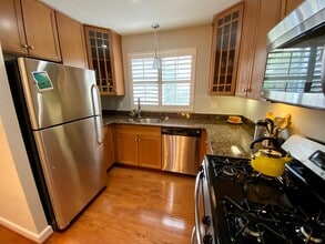 4149 S Four Mile Run Dr, Unit 304 in Arlington, VA - Building Photo - Building Photo