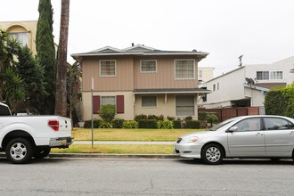 216 N Cedar St in Glendale, CA - Foto de edificio - Building Photo