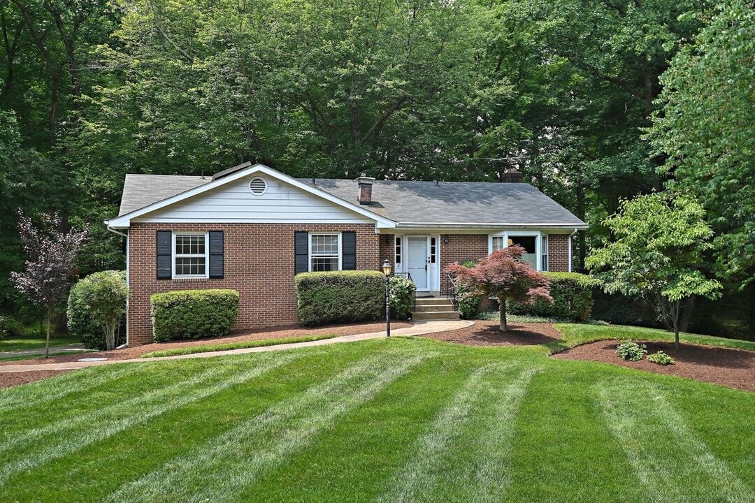 3142 Searsmont Pl in Herndon, VA - Foto de edificio