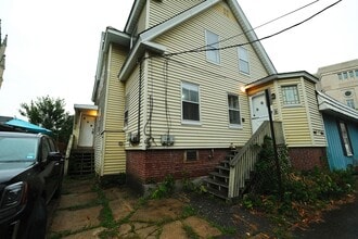 56 Pleasant St, Unit 1 in Concord, NH - Building Photo - Building Photo