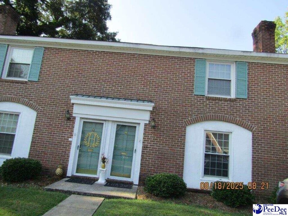 706 S Edisto Dr in Florence, SC - Foto de edificio