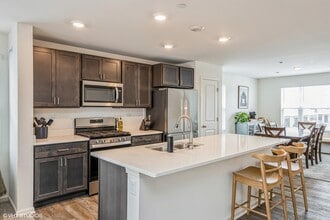 17300 Roscommon Rd in Tinley Park, IL - Building Photo - Building Photo