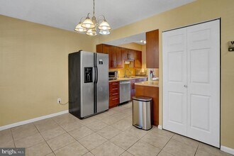 6389 Fenestra Ct in Burke, VA - Building Photo - Building Photo