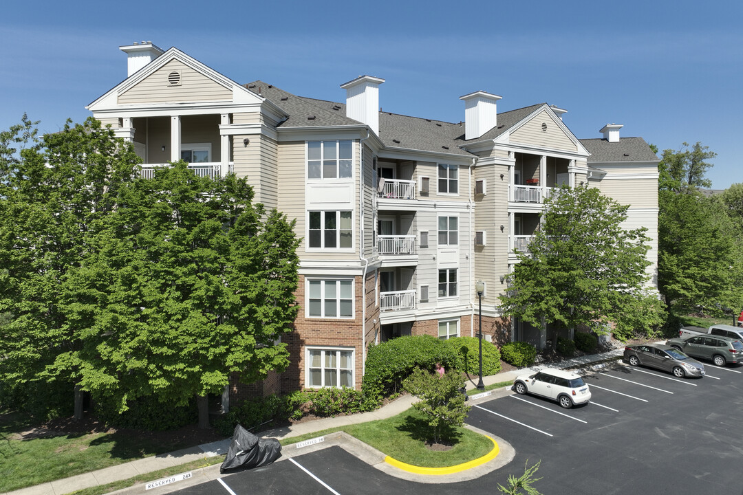 Worldgate Condominium in Herndon, VA - Building Photo