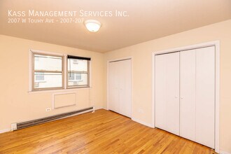 2007 W Touhy Ave in Chicago, IL - Building Photo - Building Photo