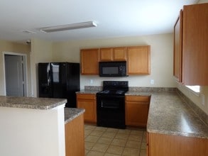 108 Thoroughbred Dr in Krum, TX - Building Photo - Building Photo