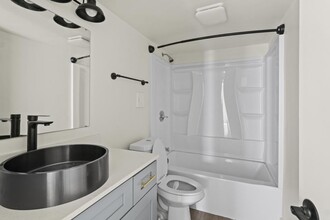 Greenway Trail Apartments in St. Louis, MO - Building Photo - Building Photo
