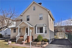 295 Center St in Landing, NJ - Building Photo