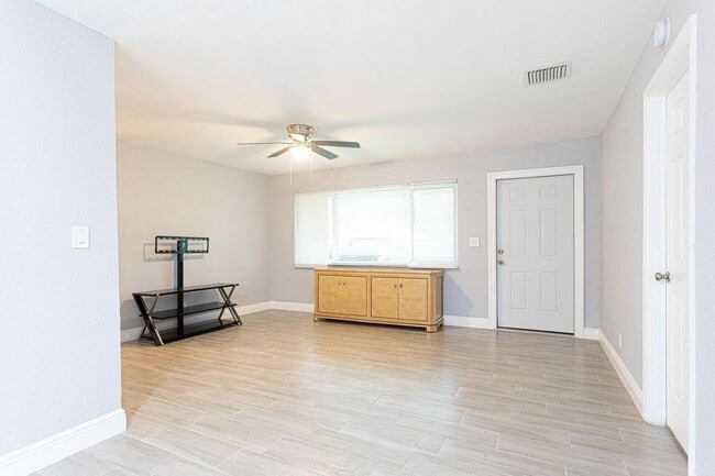 2181 NE 1st Ln in Boynton Beach, FL - Building Photo - Building Photo