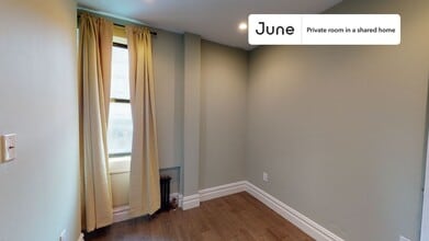 Private bedroom in 3 bed/2 bath Home in New York, NY - Building Photo - Building Photo