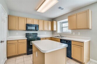 1366 Westview Dr in Garland, TX - Building Photo - Building Photo