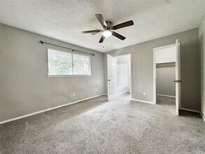 1302 Cypress St in Alvin, TX - Building Photo - Building Photo