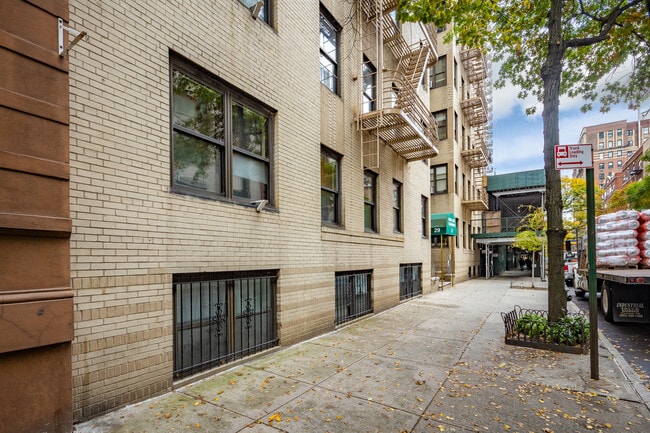 Robin Court