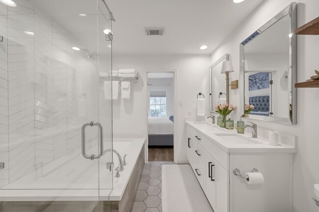 property at 246 N Walden Elms Cir