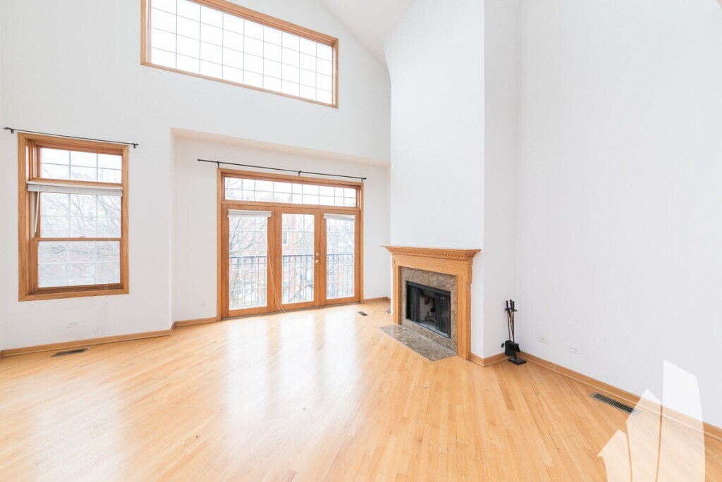 2714 N Wayne Ave, Unit 1 in Chicago, IL - Building Photo