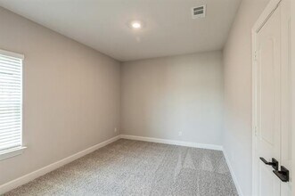 1029 Sleepy Owl Ln in Fort Worth, TX - Building Photo - Building Photo