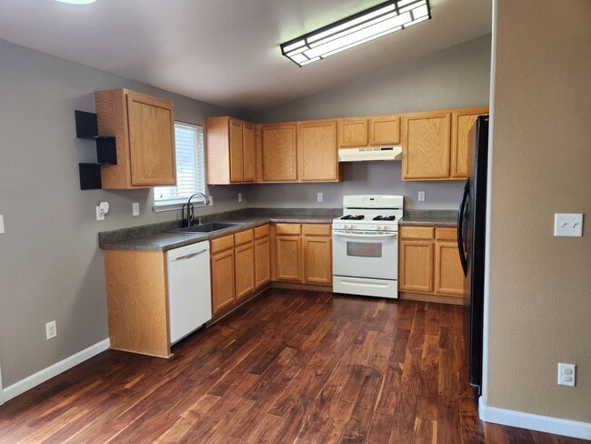 1453 Grey Bluffs Dr in Fernley, NV - Building Photo - Building Photo