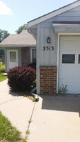 2313 Willow Ln in Manhattan, KS - Building Photo