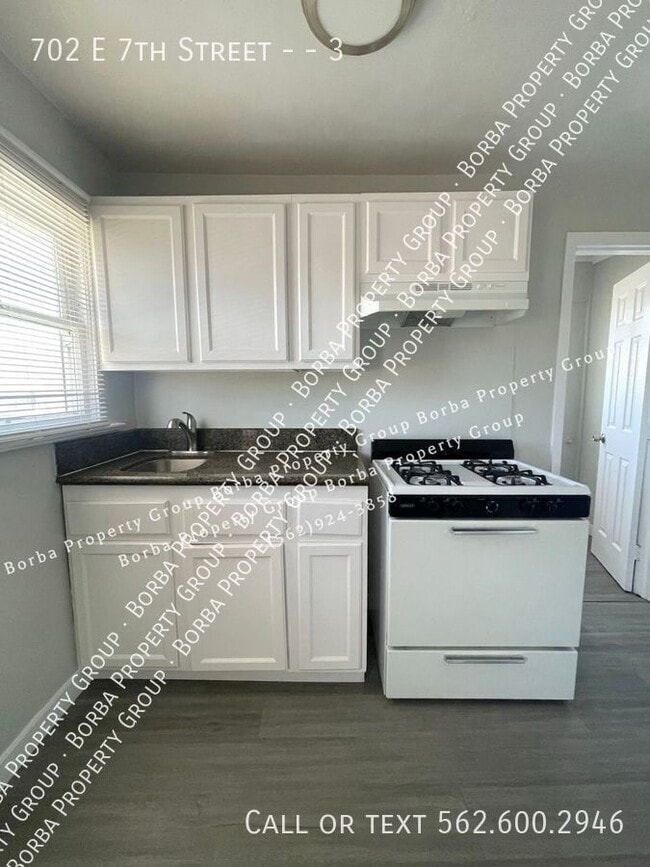 702 E 7th St in Long Beach, CA - Building Photo - Building Photo