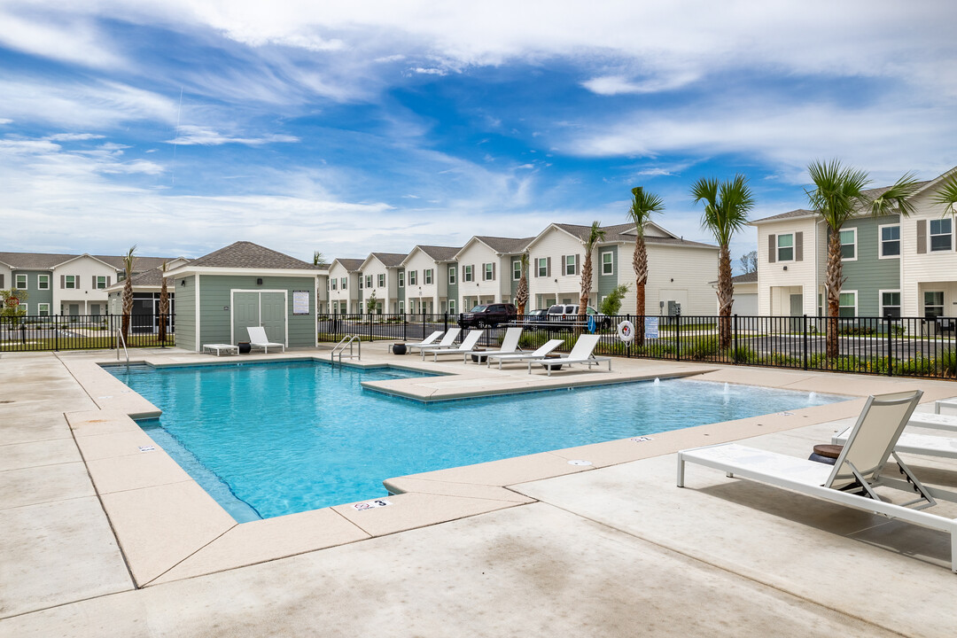 Las Colinas Townhomes in Foley, AL - Building Photo