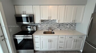 2115 NE 42nd Ct in Lighthouse Point, FL - Building Photo