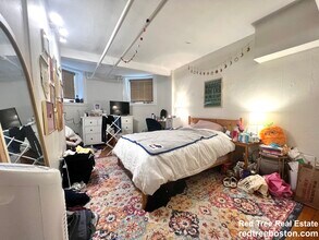 1752 Beacon St, Unit 10 in Brookline, MA - Building Photo - Building Photo