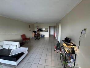 10155 NW 9th St Cir in Miami, FL - Building Photo - Building Photo