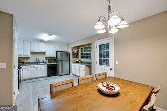 221 Remington Ln in Acworth, GA - Building Photo - Building Photo