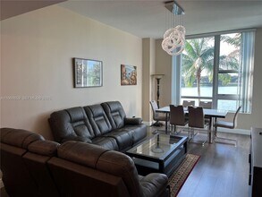 2681 N Flamingo Rd in Plantation, FL - Building Photo - Building Photo