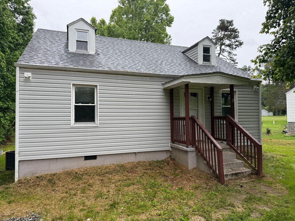 629 Inverness Rd in Burkeville, VA - Building Photo